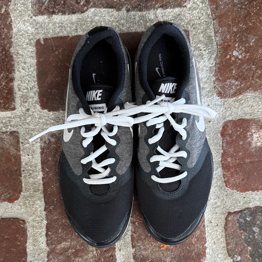 NWOT Women’s Nike Trainers - Size 7